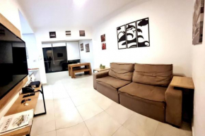 Flat aconchegante na praia com vista para a mata
